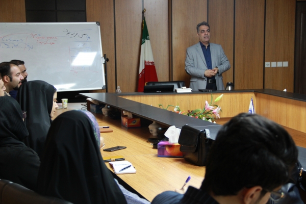 دوره آشنایی با استراتژی های ارتباط با بازارهای جهانی در اتاق کاشان